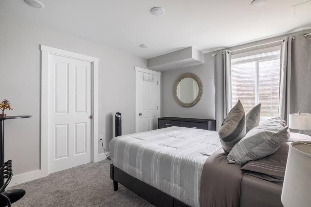 Stadiumview Villa: Pet-Friendly 4BR with City Vistas Pittsburgh Exterior photo