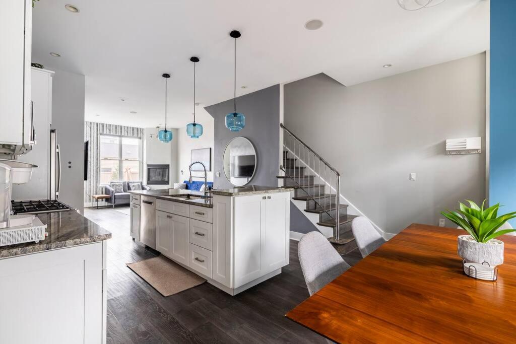 Stadiumview Villa: Pet-Friendly 4BR with City Vistas Pittsburgh Exterior photo