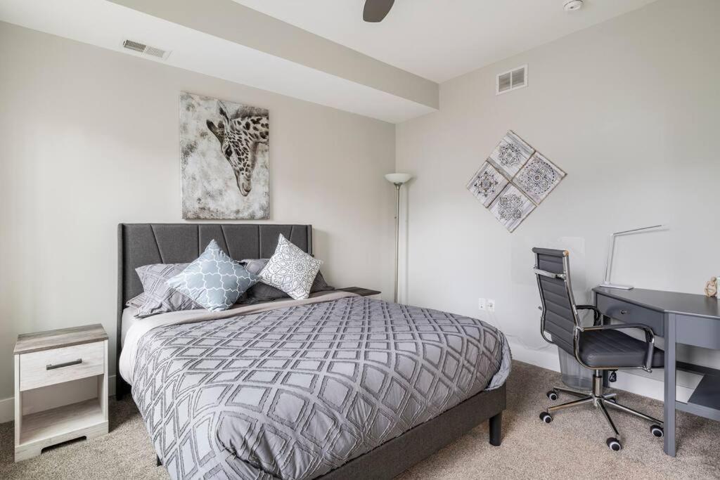 Stadiumview Villa: Pet-Friendly 4BR with City Vistas Pittsburgh Exterior photo