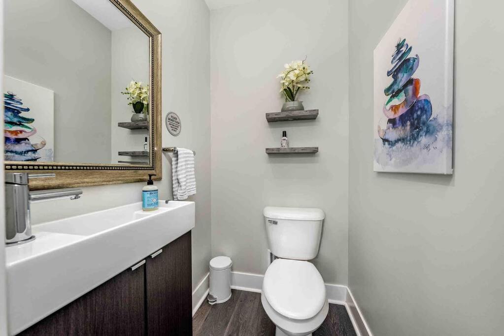 Stadiumview Villa: Pet-Friendly 4BR with City Vistas Pittsburgh Exterior photo